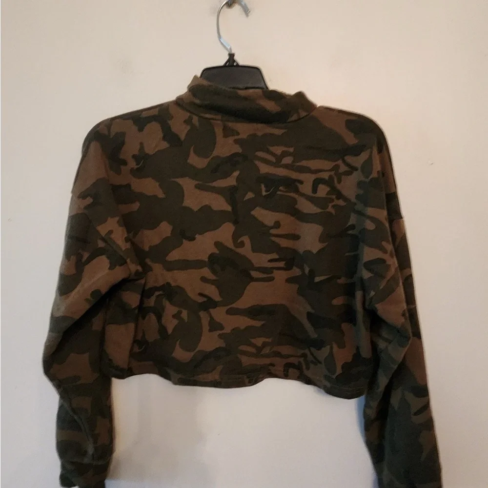 Timing green camo cropped hoodie size small - Picture 2 of 3